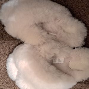 Cat & Jack Girl's slippers NWT